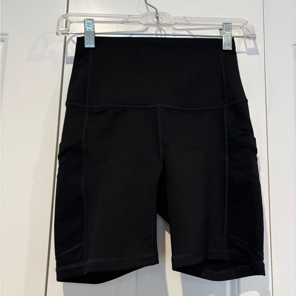 Fabletics On-the-Go Ultra High Waisted Bike Shorts in black BNWT 🖤